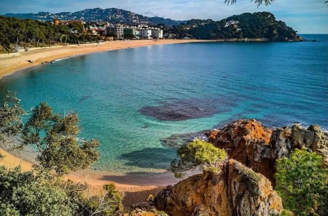 Seahomes Vacations, Fenals Beach&Chic, Pk, Top Apartment Full Equipped Lloret de Mar 0*,  Espagne